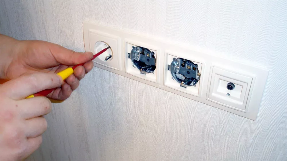 Установка розетки (ID: 12528) LT_ADVGR_ALTPHOTO 1