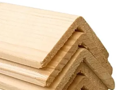 Угловой деревянный молдинг из клееной русской сосны, сорт А, гладкий, размер 4 x 250 x 4 см за 459฿ (ID:79589)